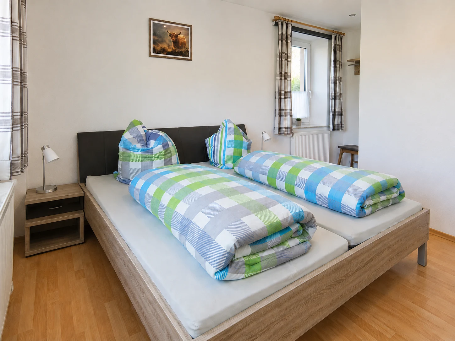 Bergfrieden mit Schlafzimmer und Doppelbett